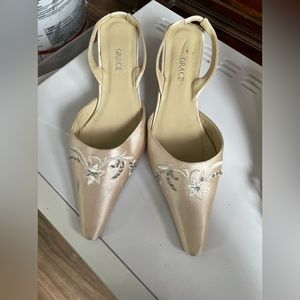 Brand New Grace Size 8
